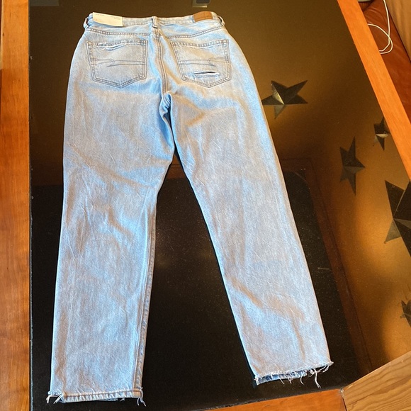 American Eagle Outfitters Aged Blue Traveler Distressed Mom Jeans - Picture 8 of 10